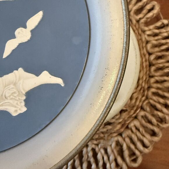 Wedgewood-Jasperware Tin Angel & Child Blue and White Vintage 1960's Chinoiserie - Picture 10 of 12